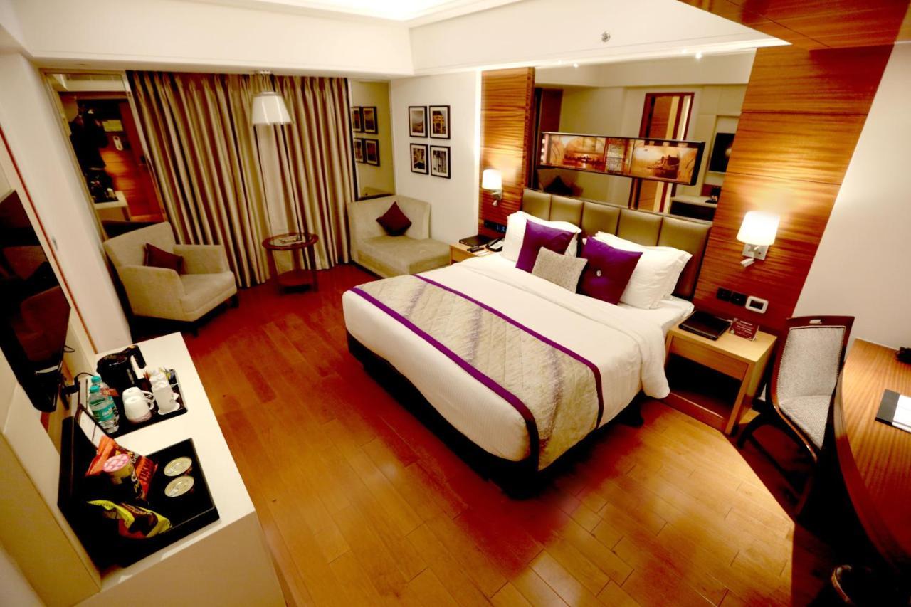 Hotel Madin Варанаси Екстериор снимка