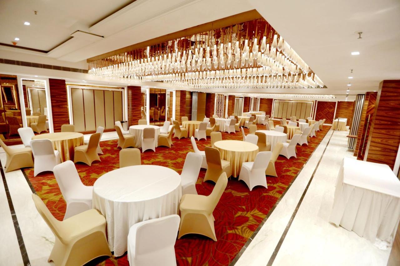 Hotel Madin Варанаси Екстериор снимка