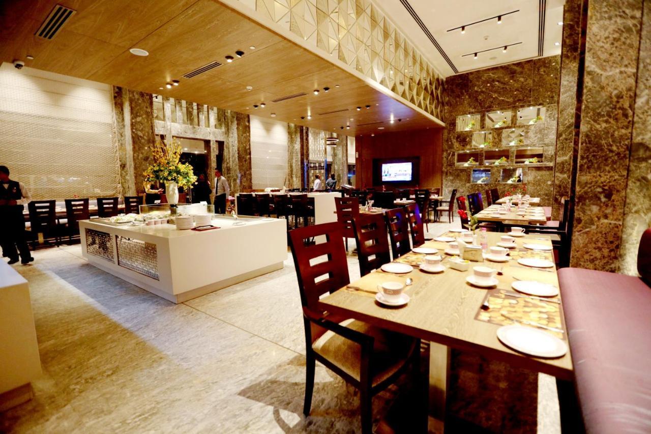 Hotel Madin Варанаси Екстериор снимка