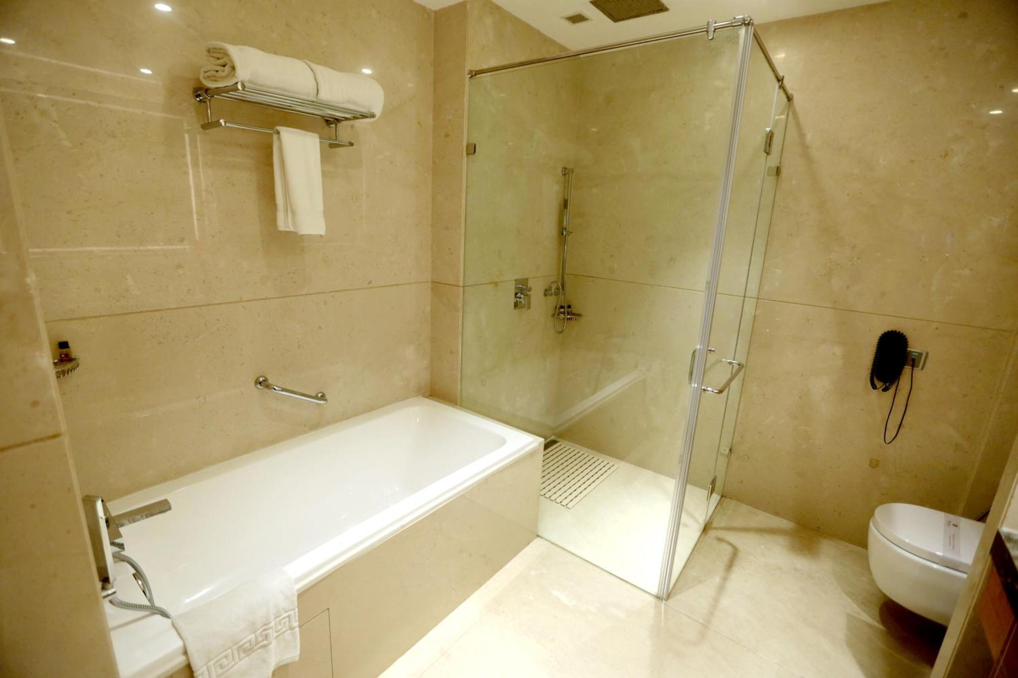 Hotel Madin Варанаси Екстериор снимка