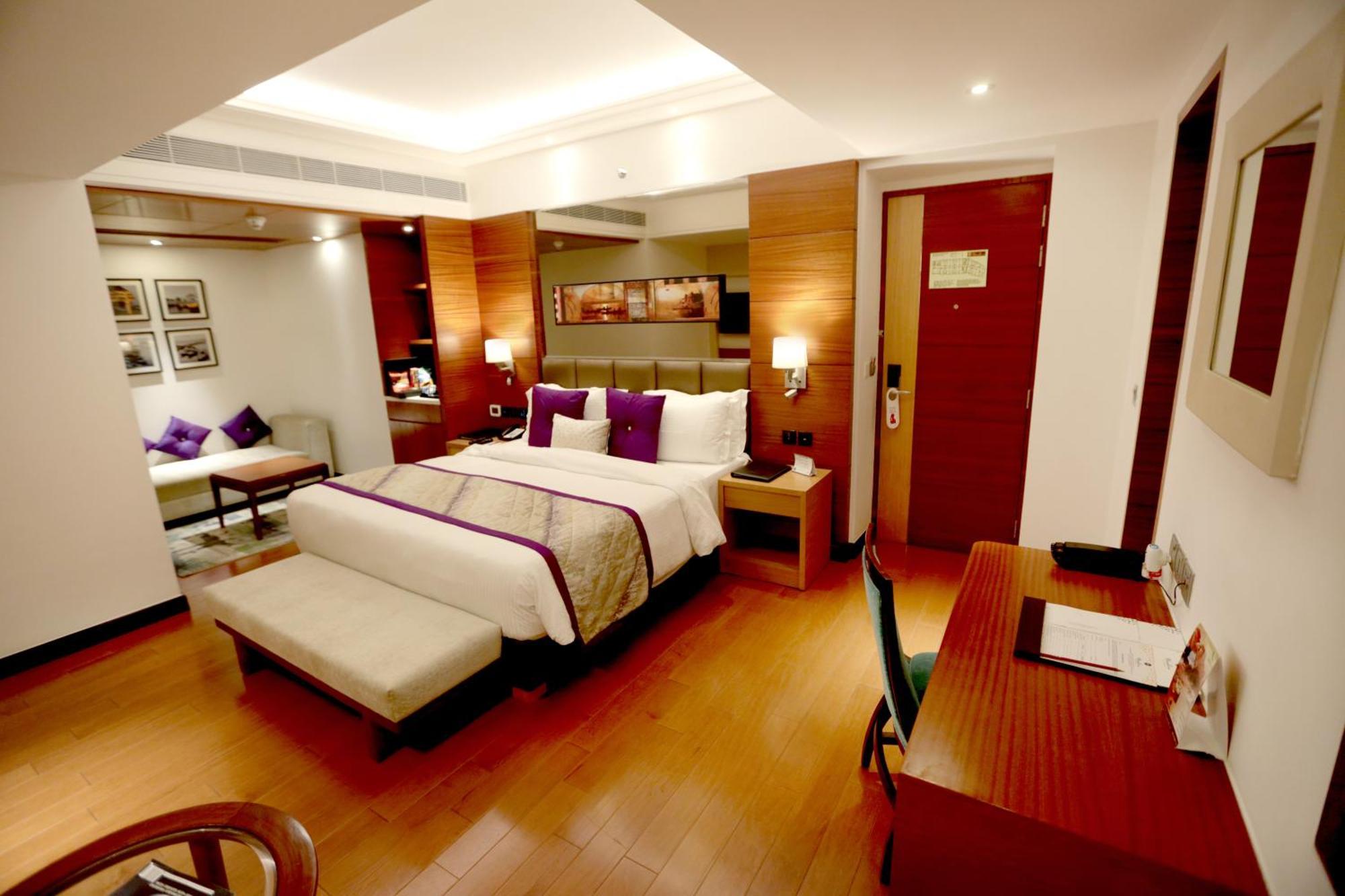Hotel Madin Варанаси Екстериор снимка